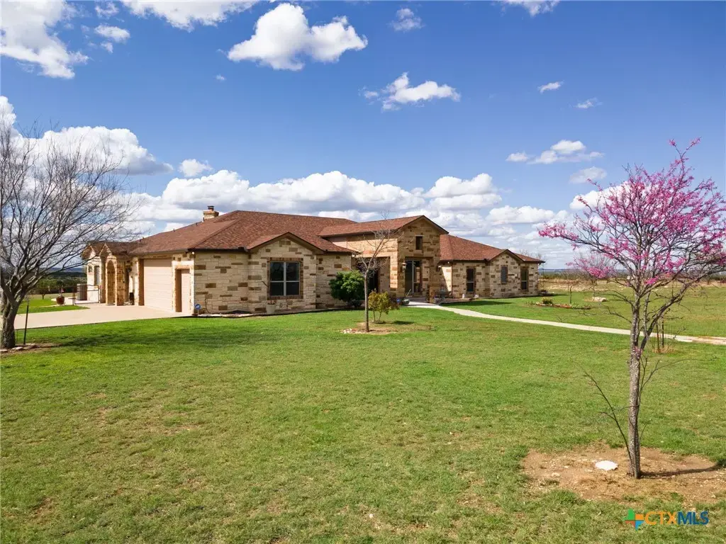 5450 County Road 101, Lampasas