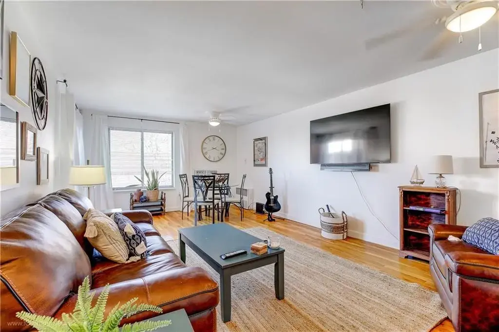 401 Bellevue Ave # 303, Newport
