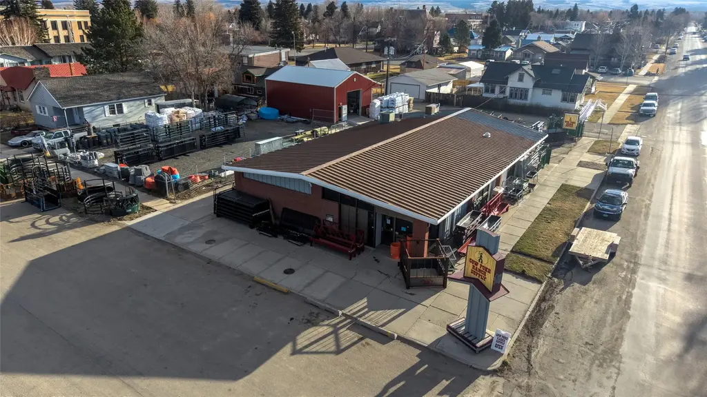 401 Milwaukee Avenue, Deer Lodge
