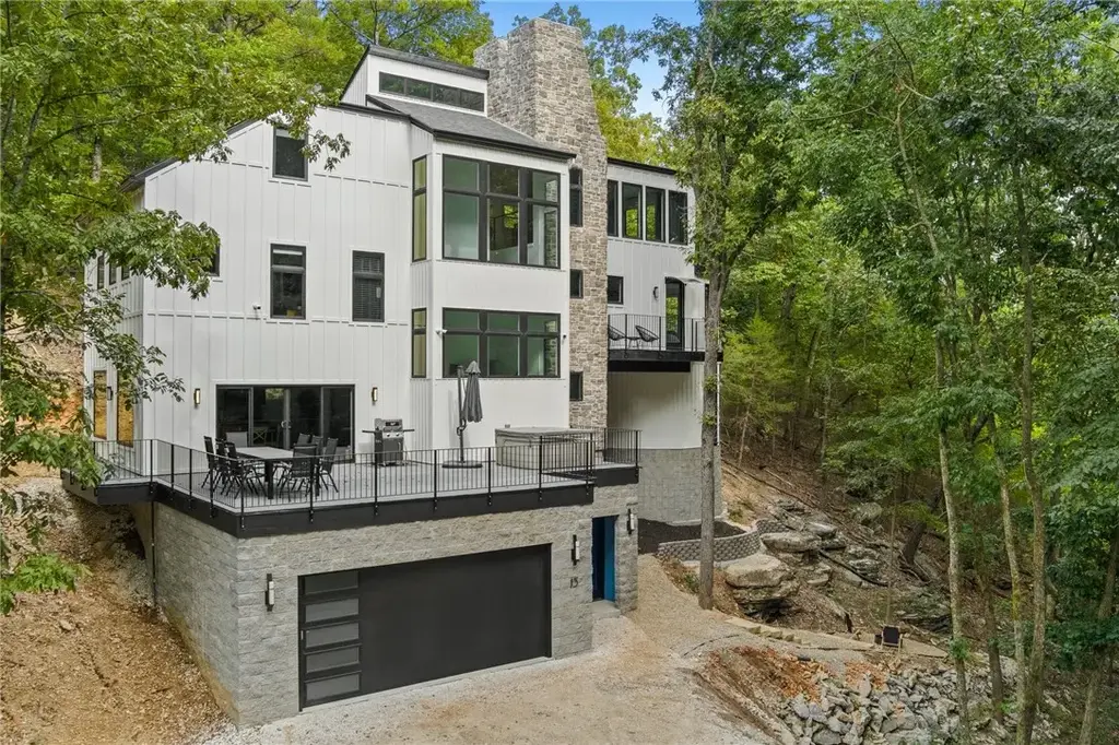15 Dearhurst Road, Rogers