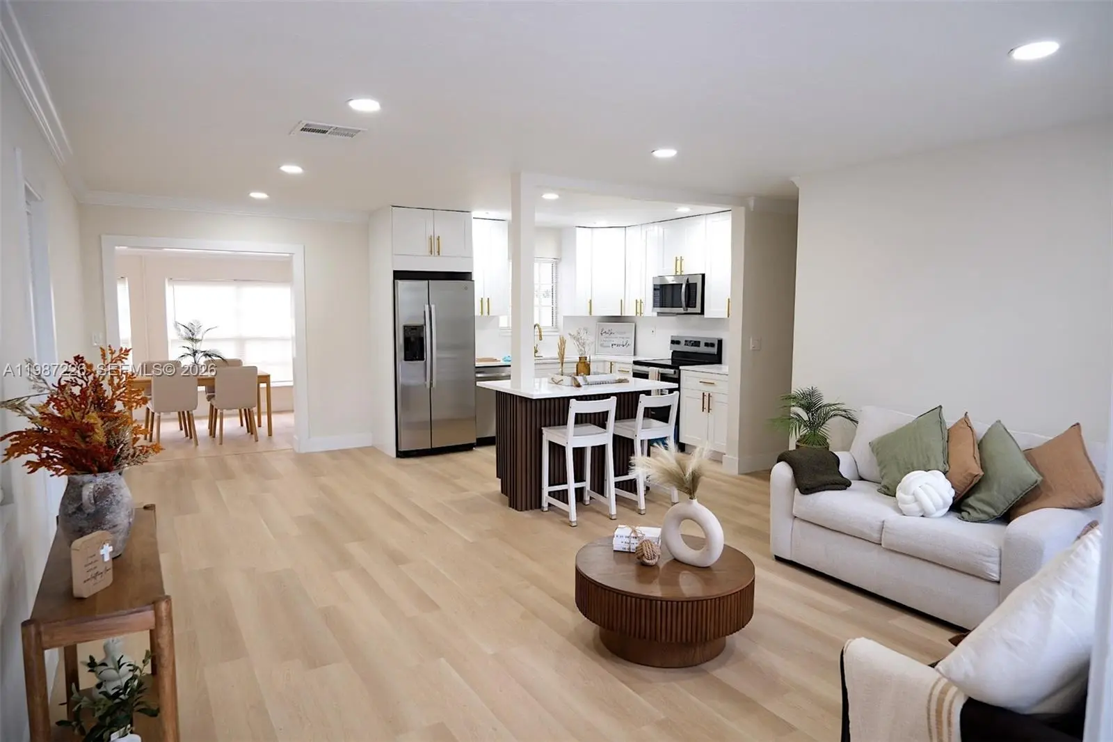 Photo of Listing #A11987226