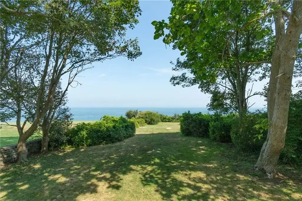 298 Ocean Rd, Narragansett