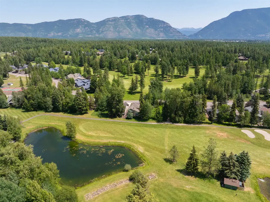 654 Saint Andrews Drive, Columbia Falls