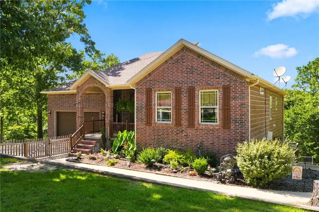 16240 Kostner Drive, Rogers