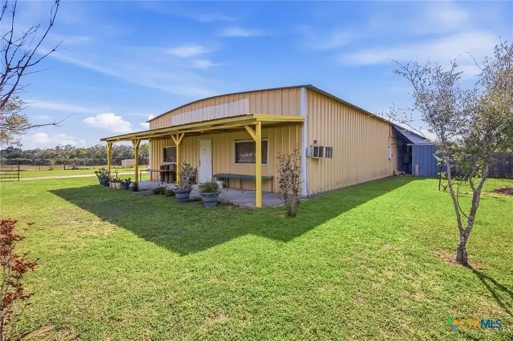 3278 State Highway 172, Ganado