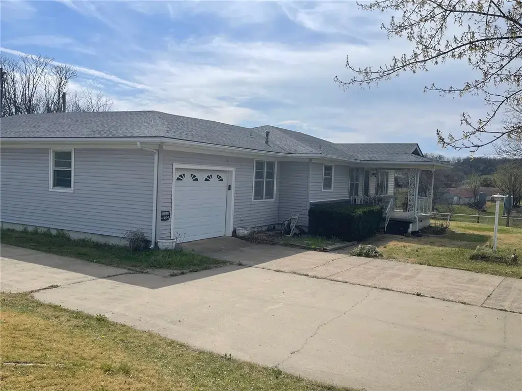 2718 Highway 21 S, Berryville