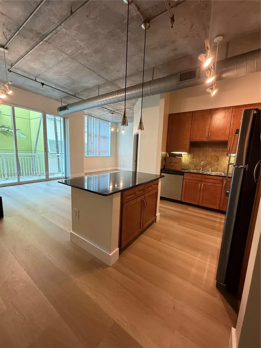 Photo of Listing #A11988575