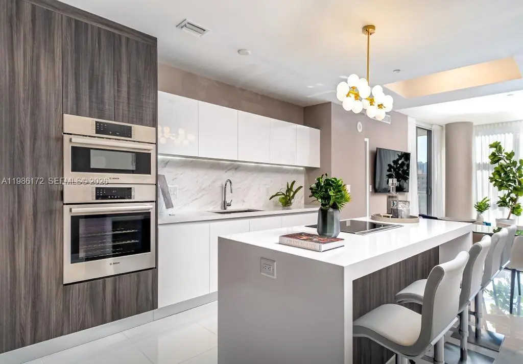 Photo of Listing #A11986172