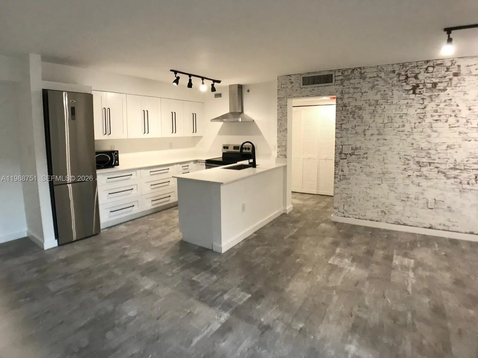 Photo of Listing #A11988751