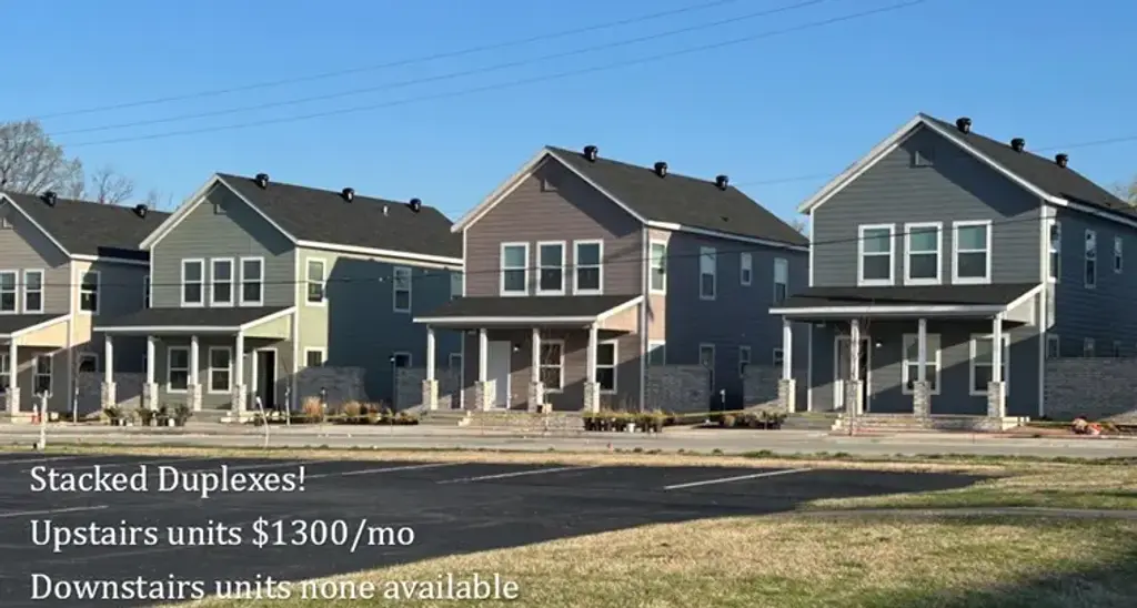 702 E Johnson Avenue B, Springdale