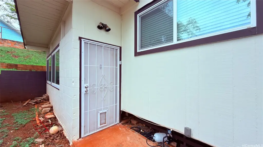 94-1086 Lumihoahu Street # B, Waipahu