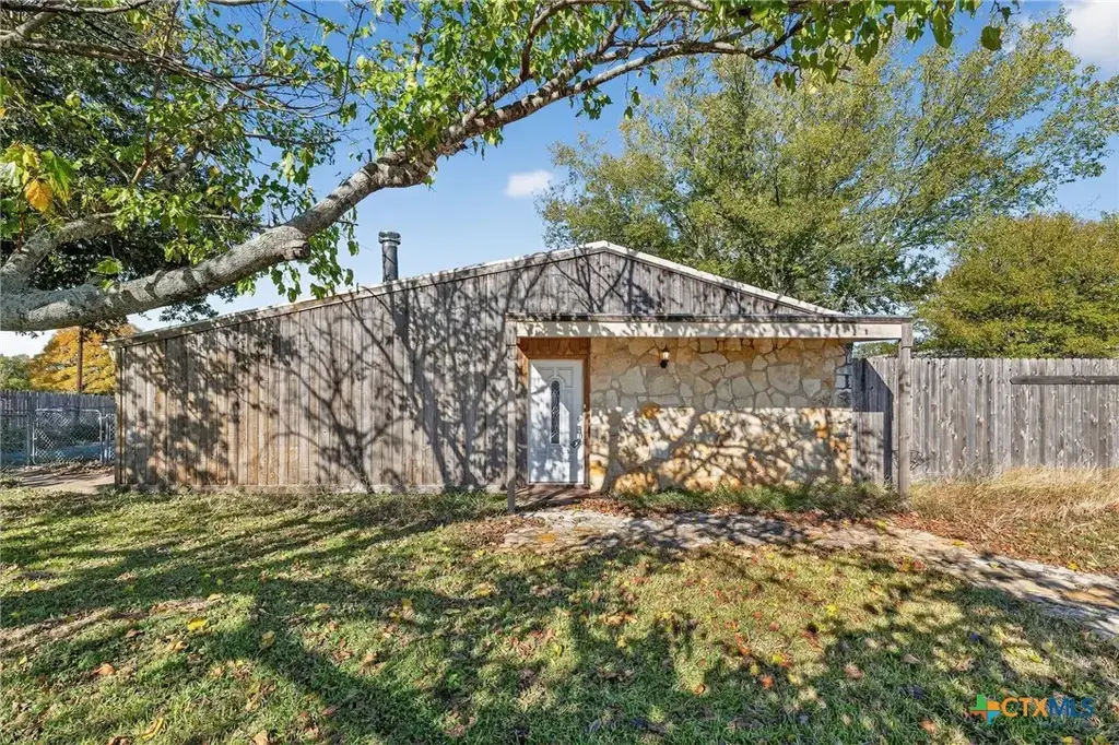 205 Lakewood Drive, Gatesville