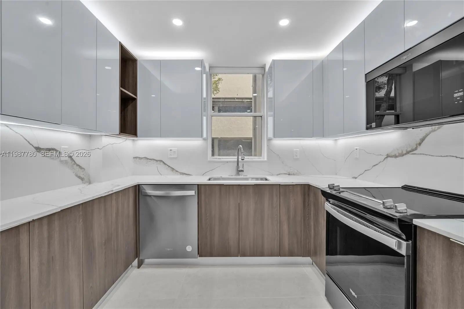 Photo of Listing #A11987780