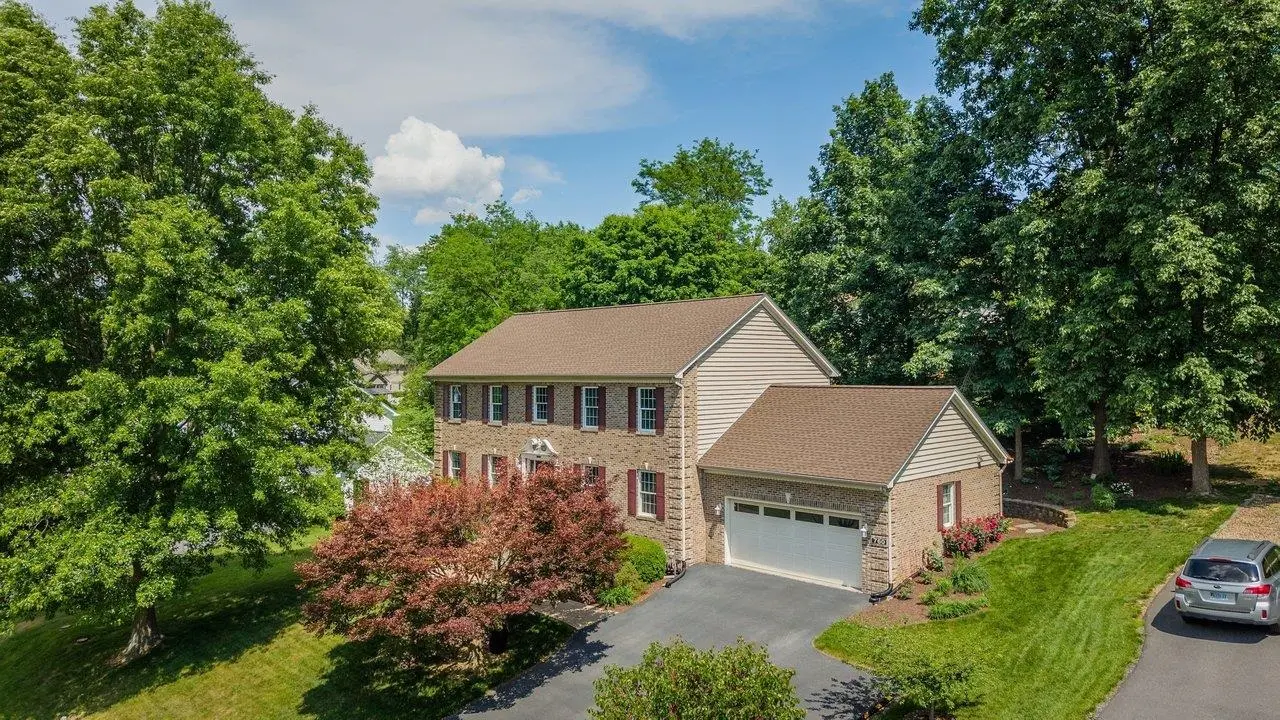 760 Confederacy Dr, Penn Laird