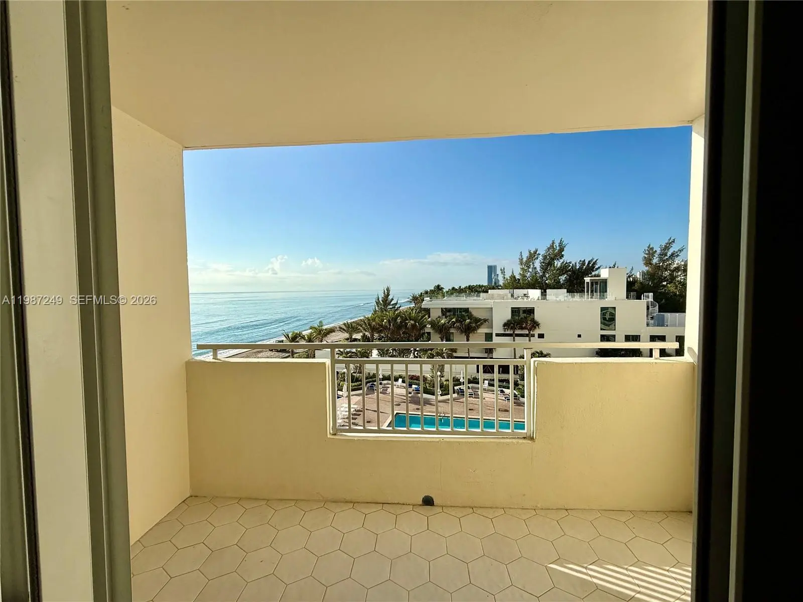 2 of 28 - 3180 S Ocean Drive #509, Hallandale Beach, FL