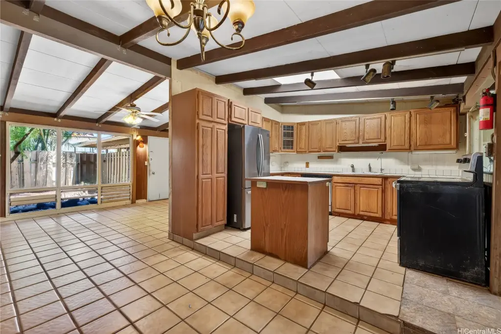 2039 Akaikai Loop, Pearl City