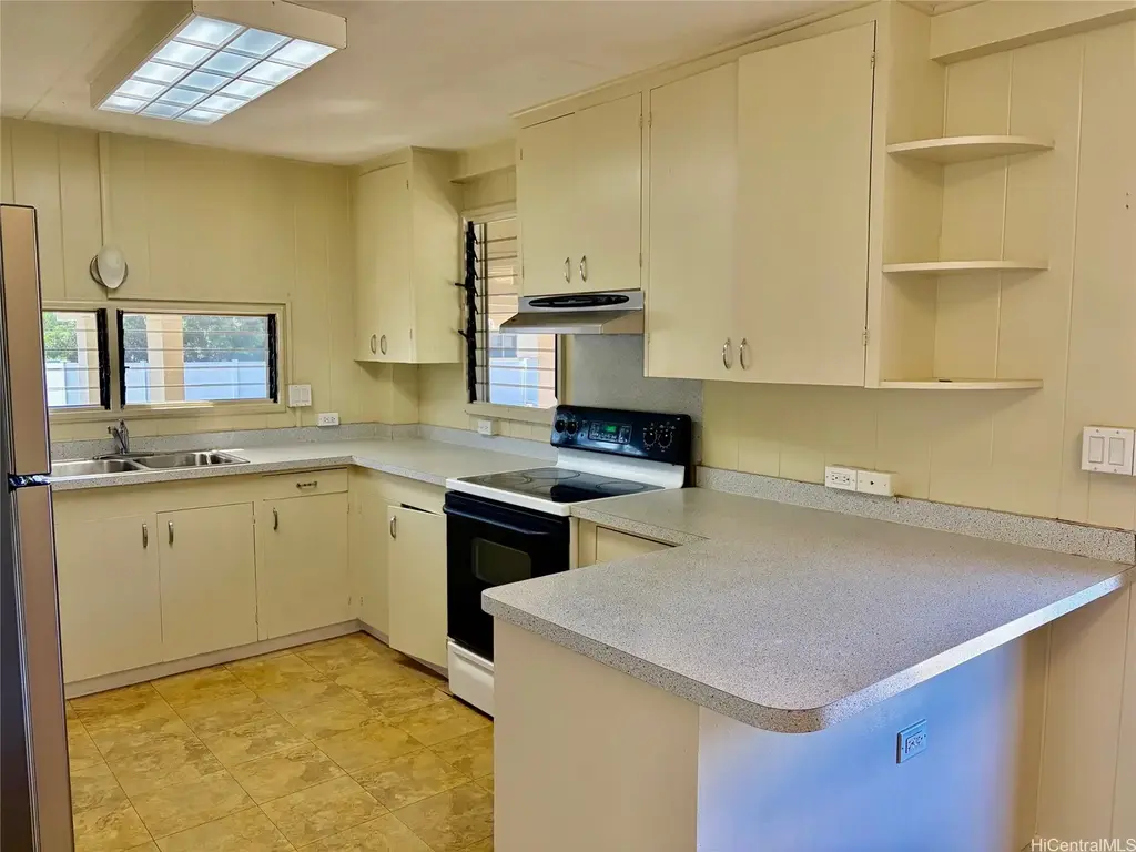 98-400 Ponohale Street, Aiea