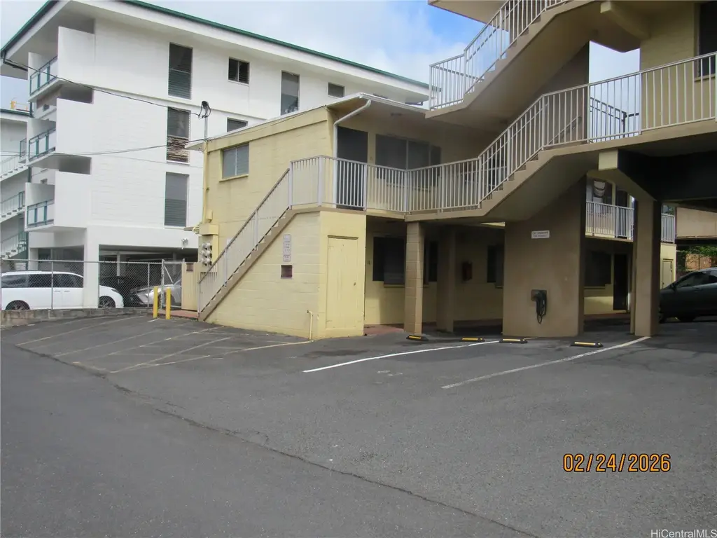 24 Hialoa Street # 16, Honolulu