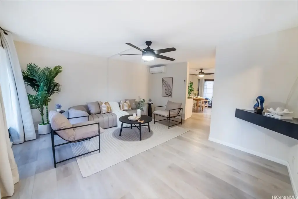 98-1704 Kaahumanu Street # 7c, Pearl City