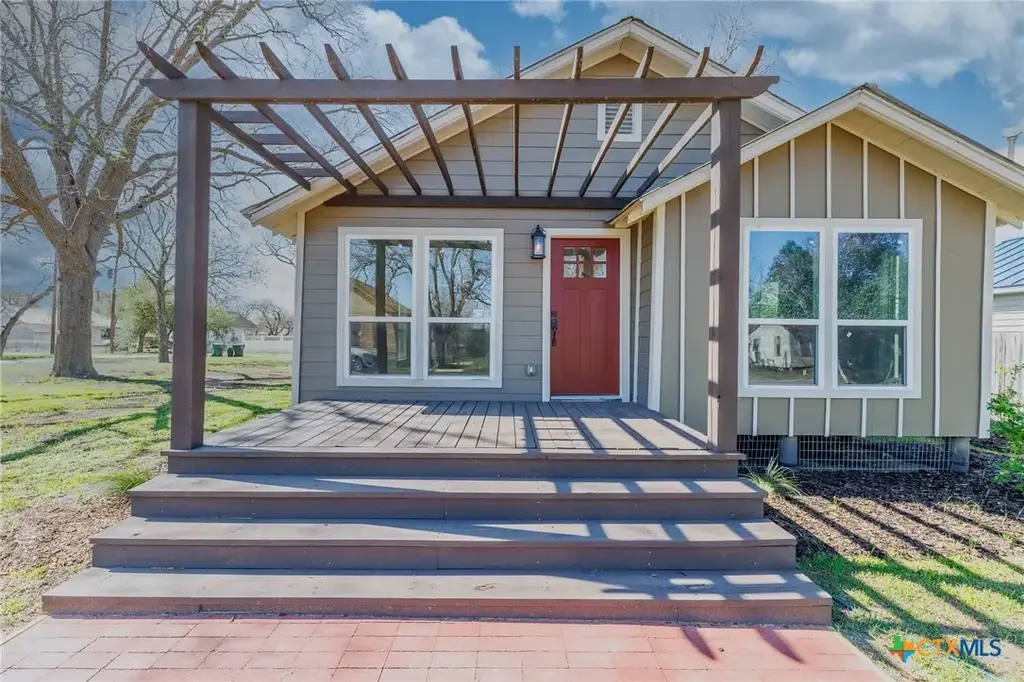 403 W French Street, Cuero
