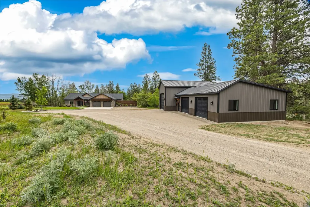 693 Cottonwood Road, Hamilton
