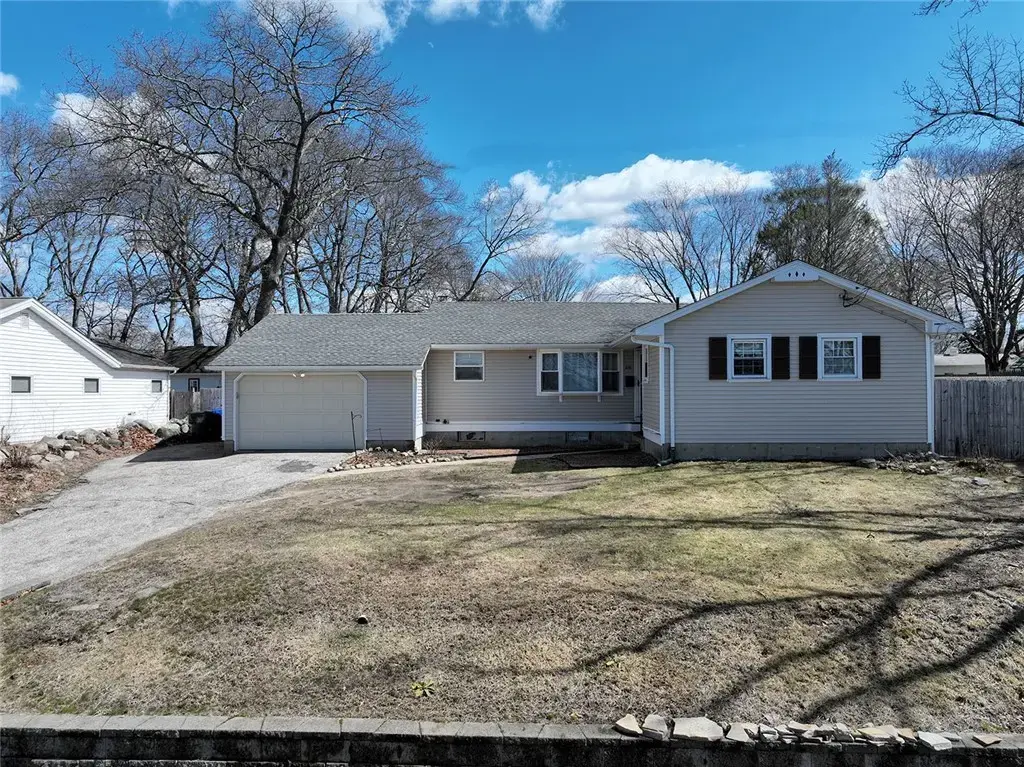 68 Leaf St, West Warwick