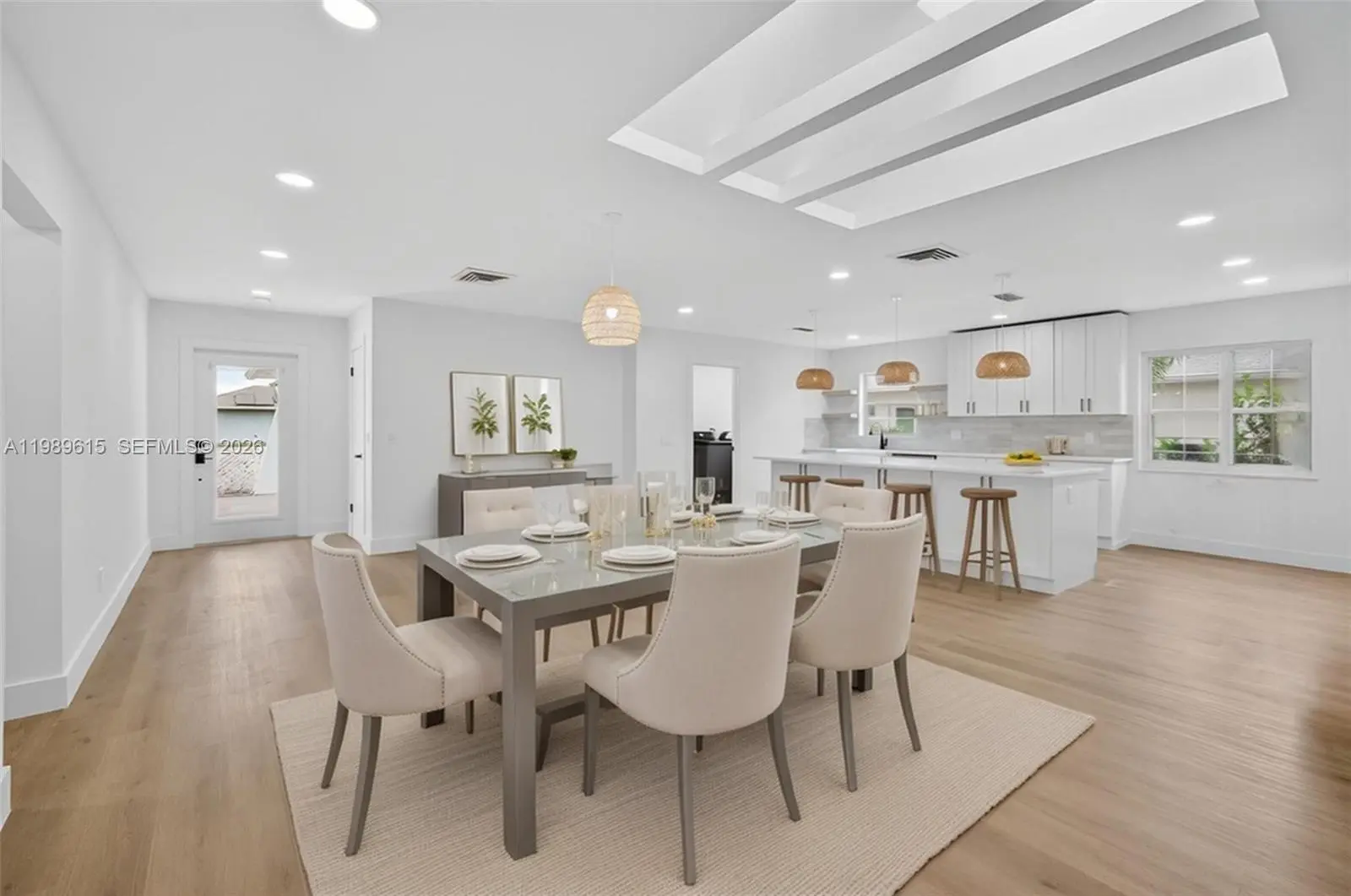 Photo of Listing #A11989615