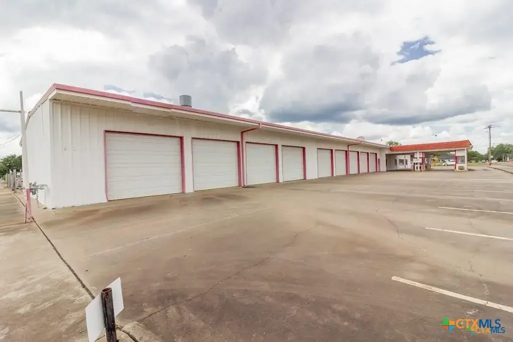 1301 N East Street, Victoria