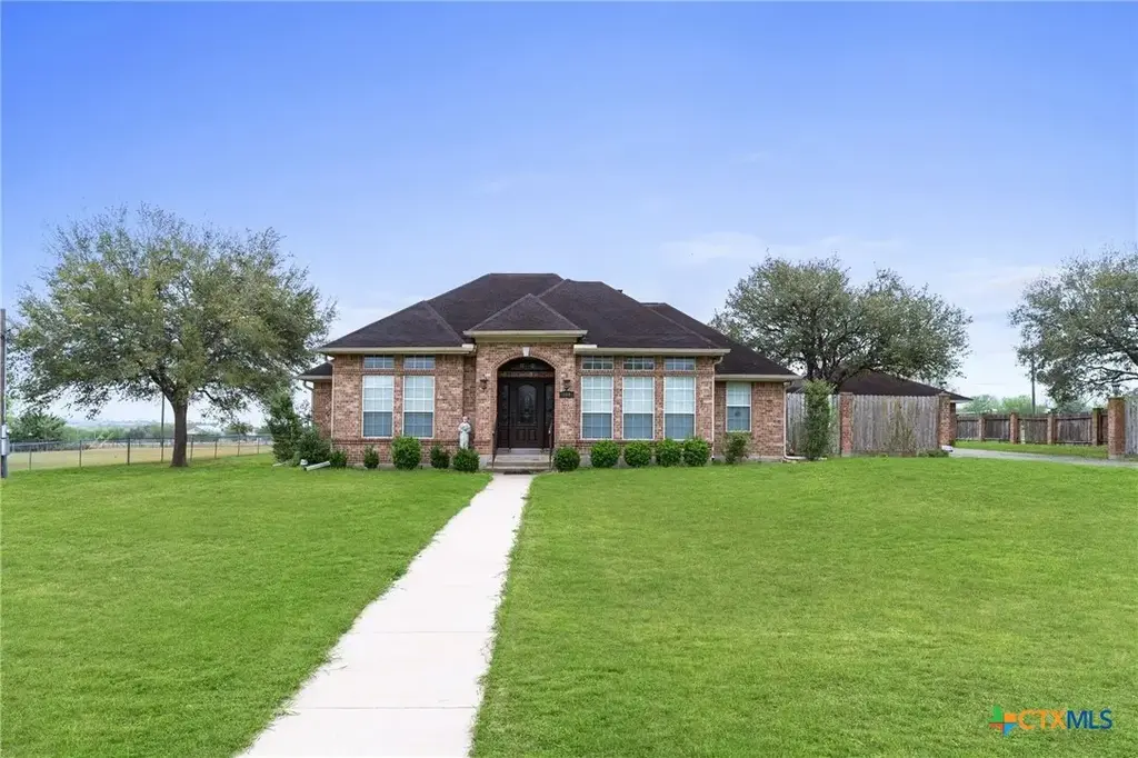 604 Texas Avenue, Shiner