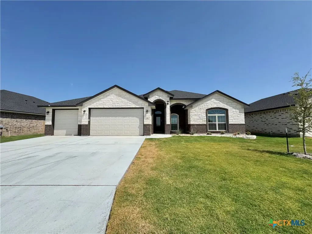 718 Golden Eagle Drive, Salado