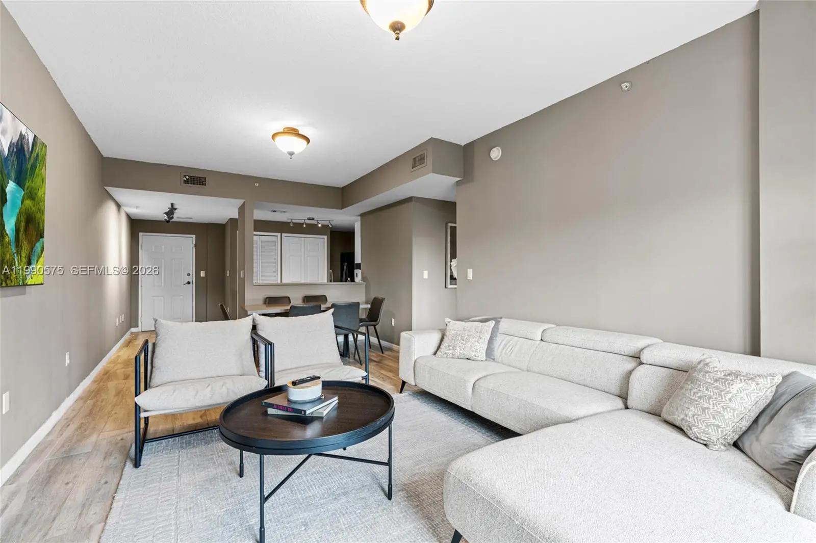 Photo of Listing #A11990575