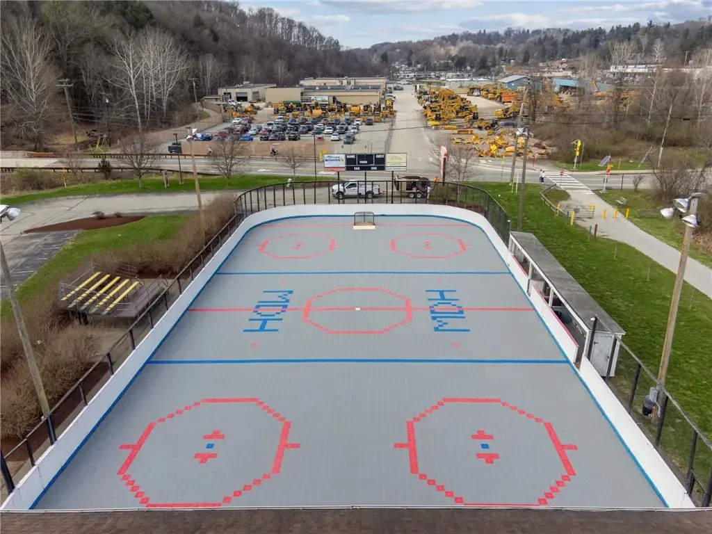 4491 School Road Deck Hockey Pad, Murrysville