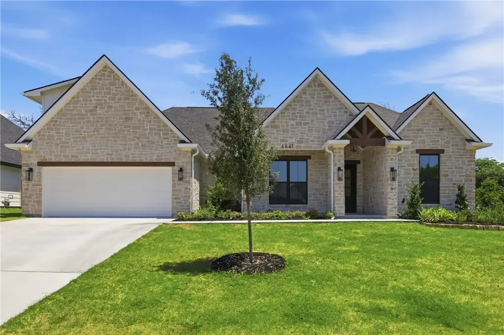 4641 River Valley Drive, Bryan