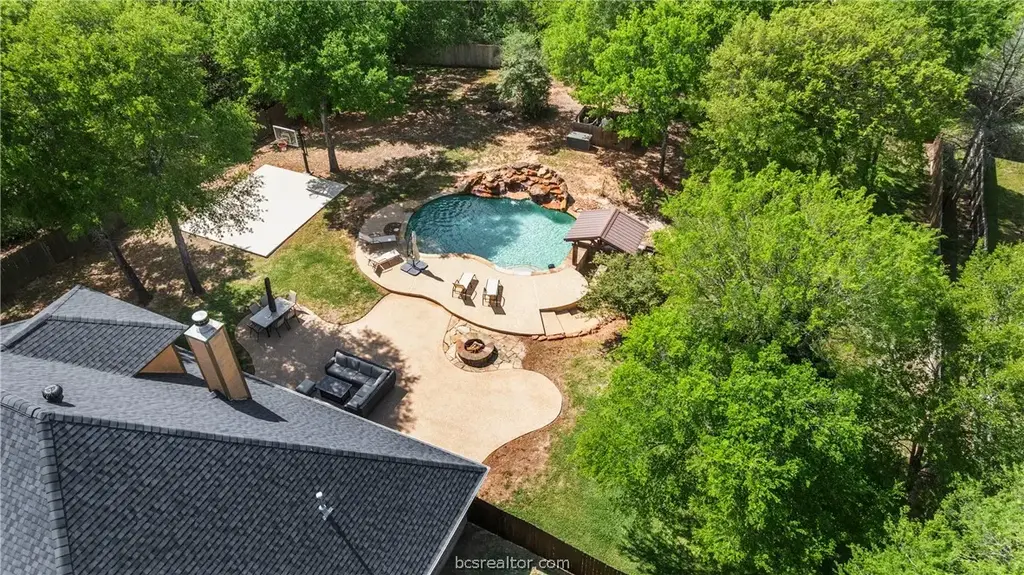 2005 Old May Court, College Station