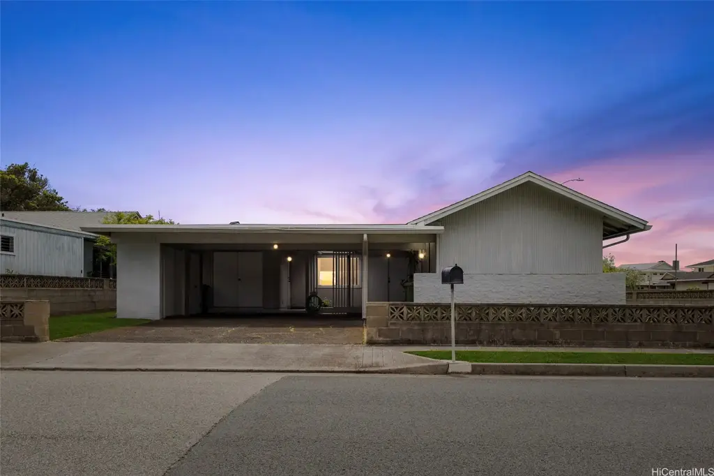 7203 Kipu Place, Honolulu