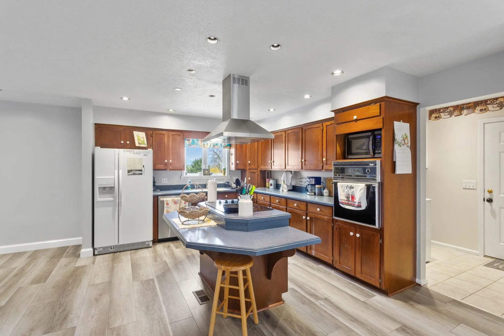 5260 Timber Ridge Rd E, Mount Crawford Property Listing: MLS® #675023