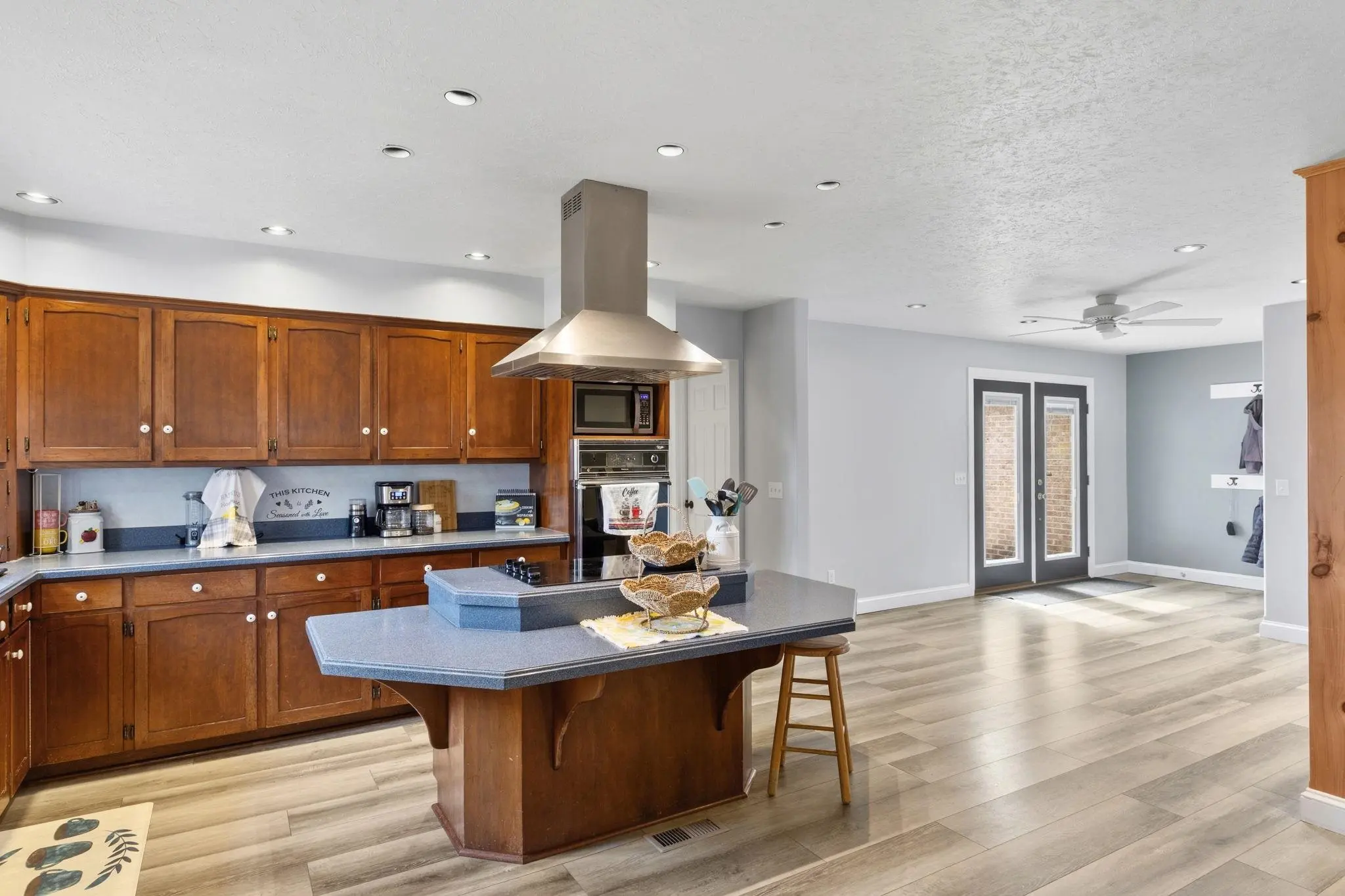 5260 Timber Ridge Rd E, Mount Crawford Property Listing: MLS® #675023