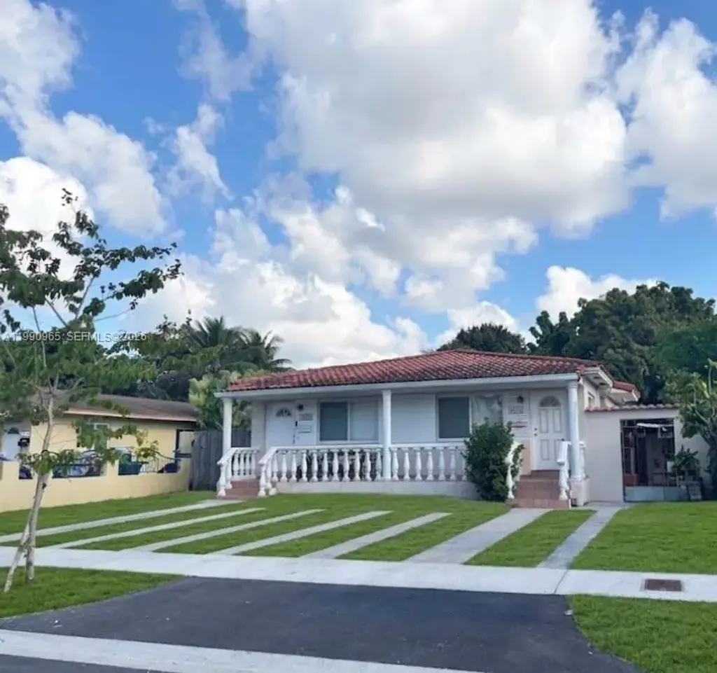 2933 Sw 24th St, Miami