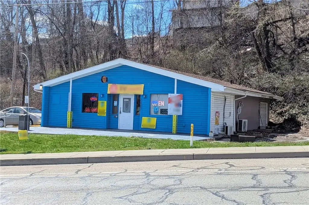 2805-2807 College Avenue, Beaver Falls