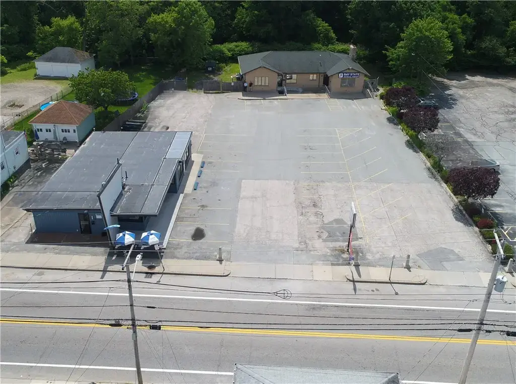 923 Main St, West Warwick