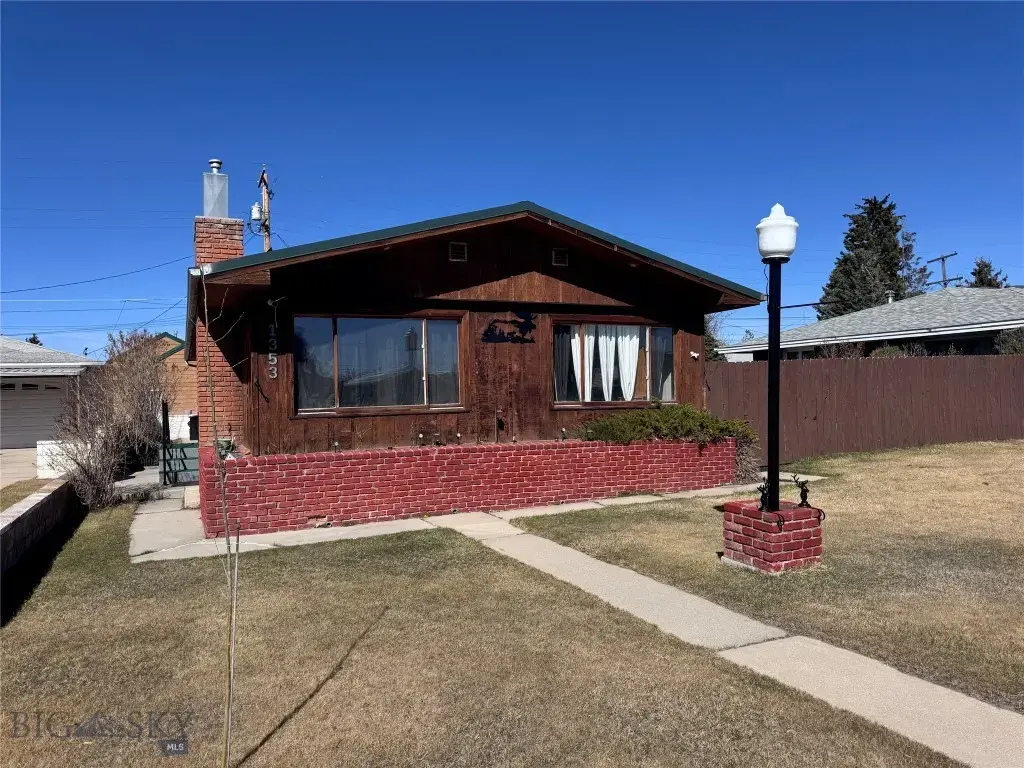 1353 Dewey, Butte