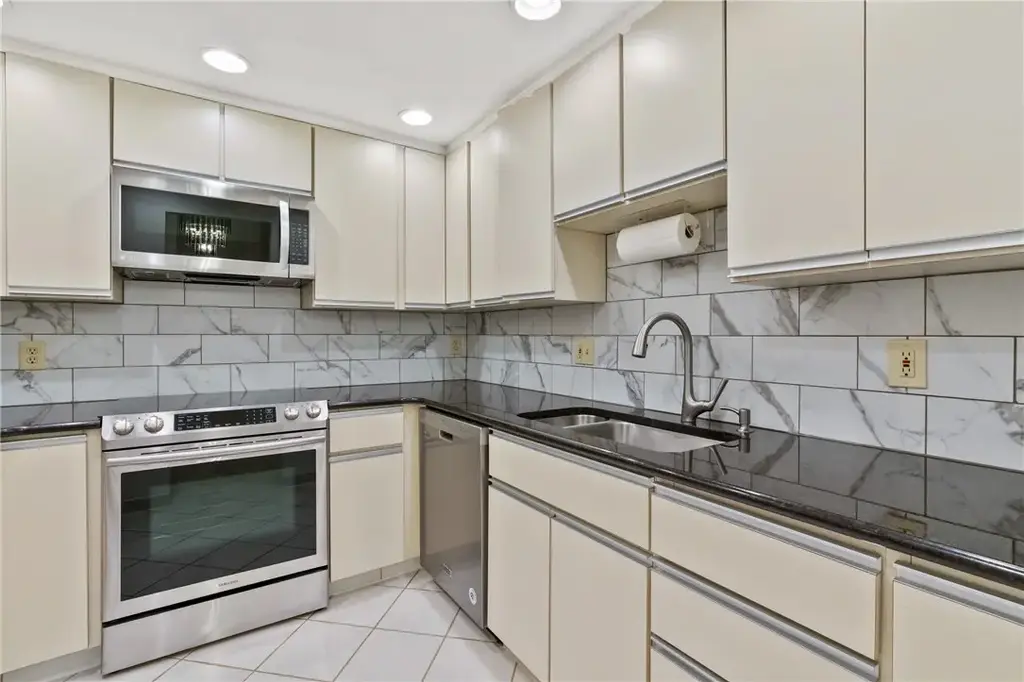 5600 Munhall Road 203, Squirrel Hill