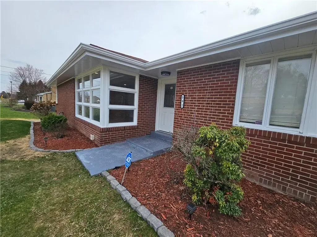 392 Center Grange Road, Center