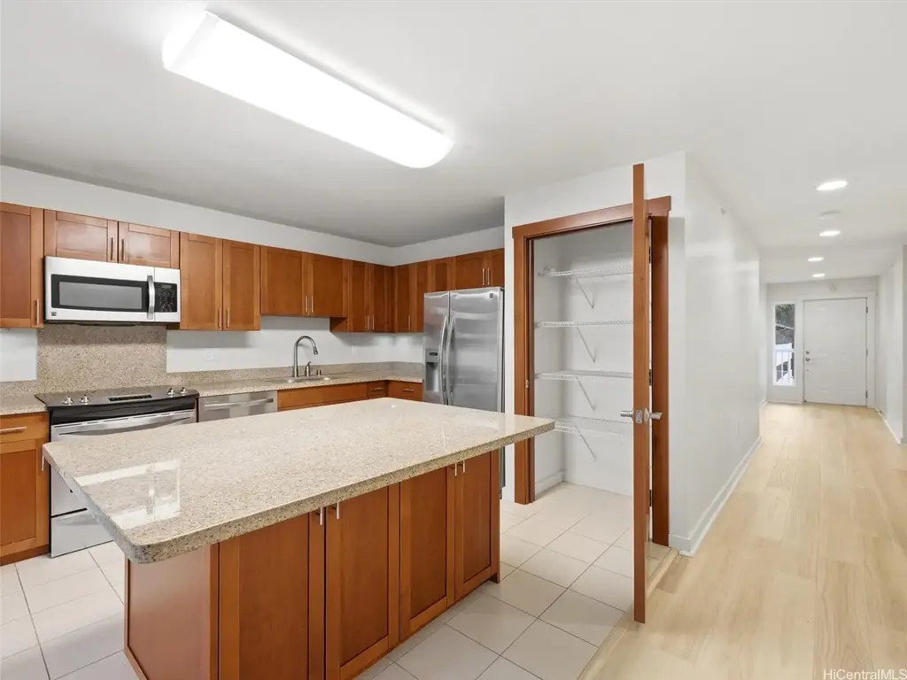 95-060 Waikalani Drive # C304, Mililani