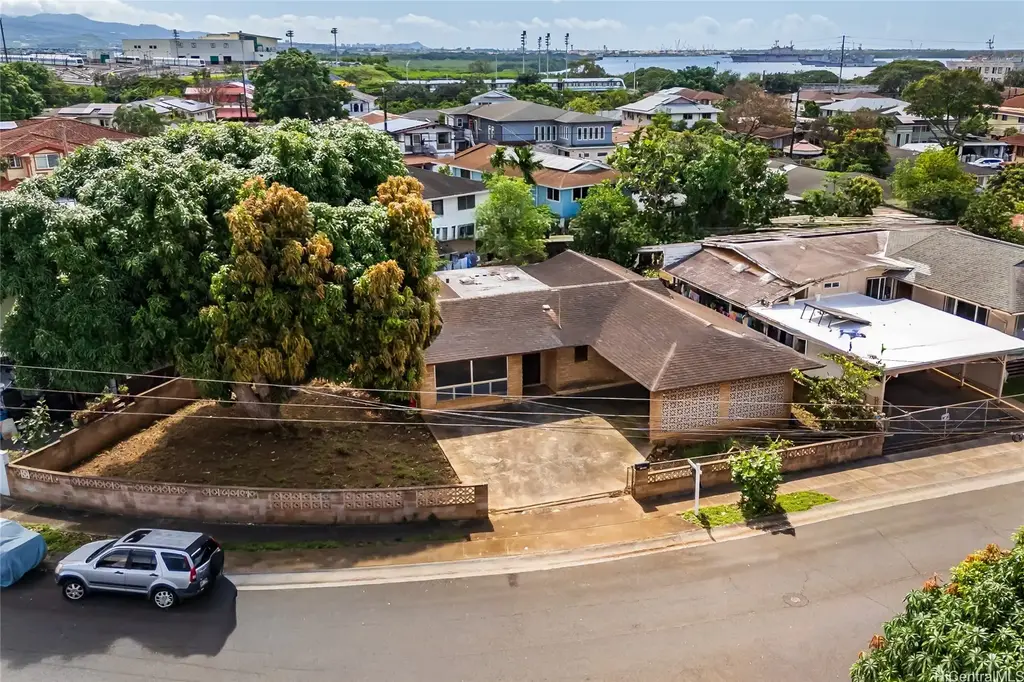 94-315 Kahuahele Street, Waipahu