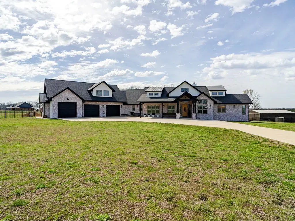 13989 Shadyacres Road, Bentonville