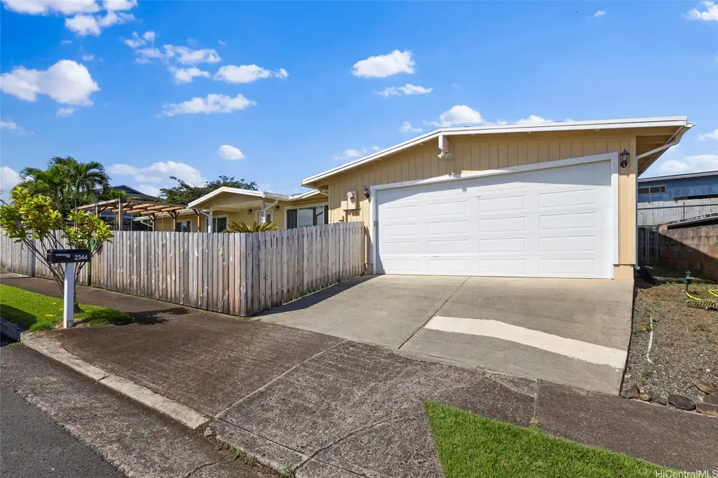 2344 Ahamoa Street, Pearl City