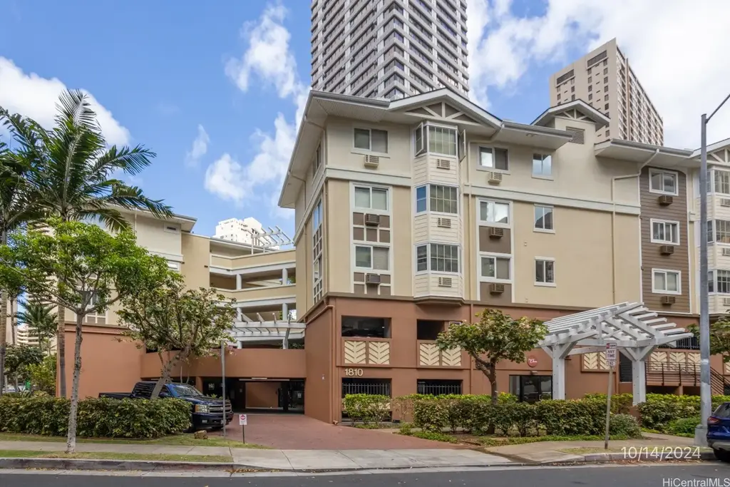1820 Kaioo Drive # A203, Honolulu