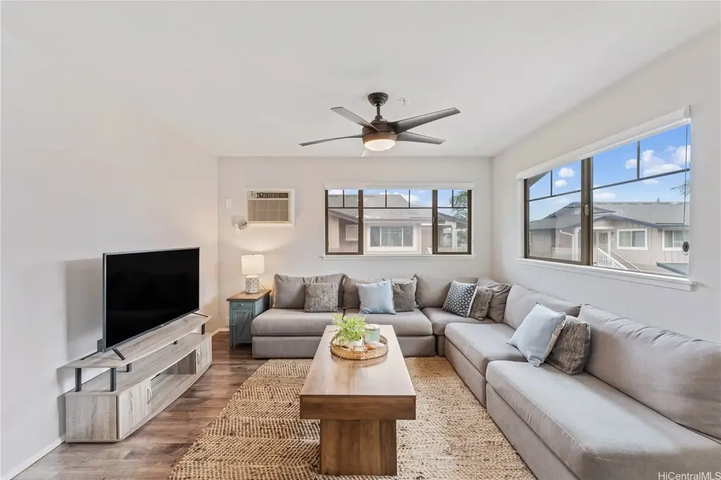 91-1015 Kamaaha Avenue # 208, Kapolei