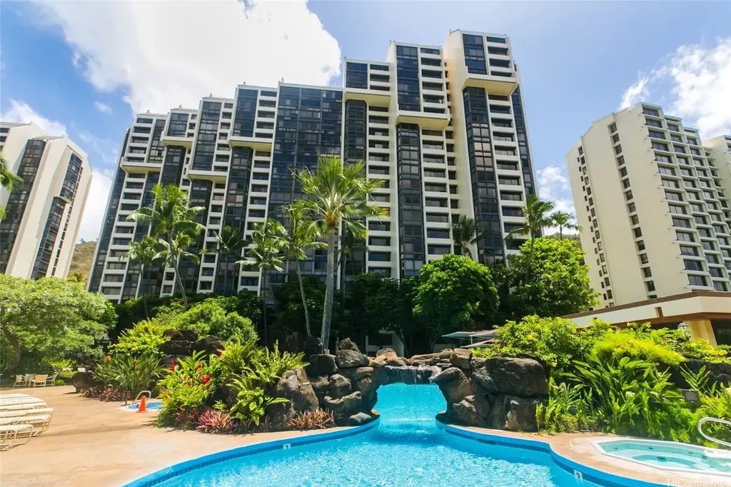 521 Hahaione Street # 2/1f, Honolulu